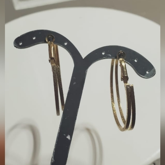 Gold Tone Thin Double Hoop Earrings. 🌴 - Picture 4 of 7